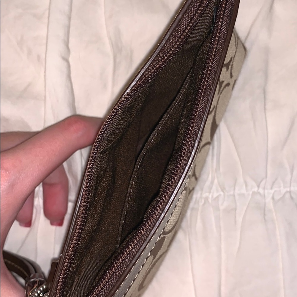 Coach wristlet - Picture 3 of 3